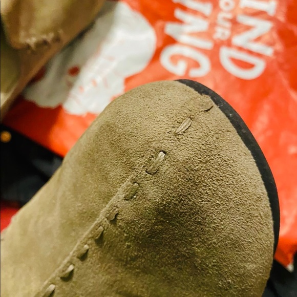 Abeo Bio System Women’s Brown Suede Mules
Size 11 - Picture 9 of 12